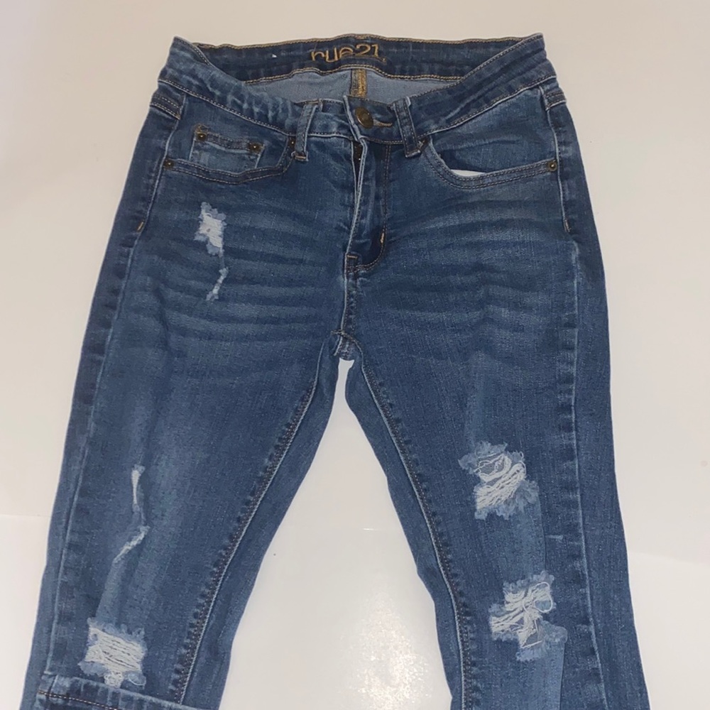 Mid Rise Ripped Jegging